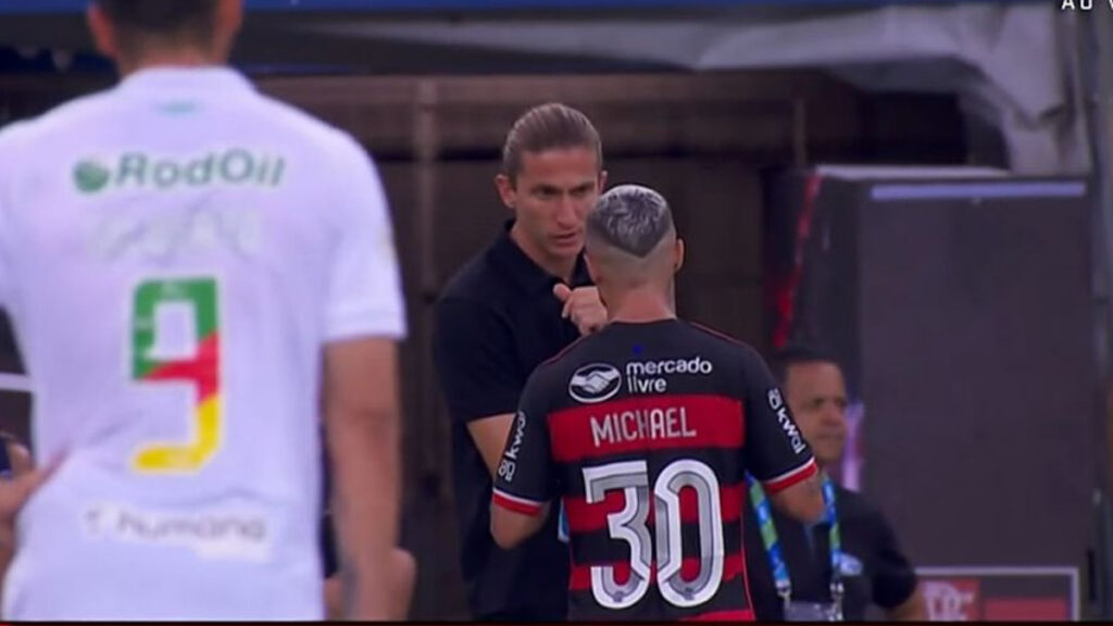 Flamengo mostra dedo de Filipe Luís em gol de Michael contra o Juventude