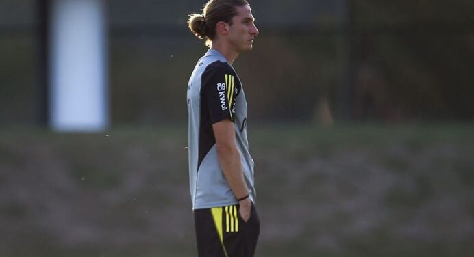 Jornalista afirma que Filipe Luís resgatou o Flamengo de 2019: “Futebol de Jesus”