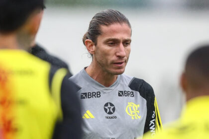 Filipe Luís durante treino do Flamengo no CT Ninho do Urubu