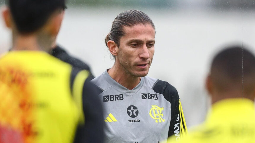 Filipe Luís durante treino do Flamengo no CT Ninho do Urubu