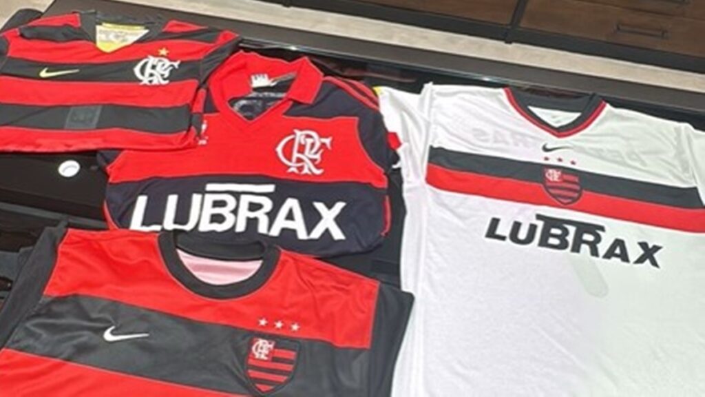 Bateu saudade? Vini Jr faz homenagem ao Flamengo em rede social