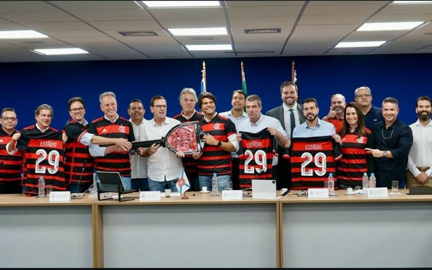 Reunião com Lula e chave em mãos: veja como foi a formalização da posse do Flamengo no terreno do Gasômetro