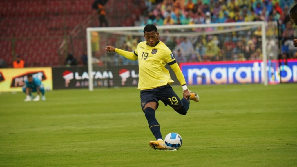 Plata joga 65 minutos, mas não evita empate do Equador contra o Paraguai pelas Eliminatórias