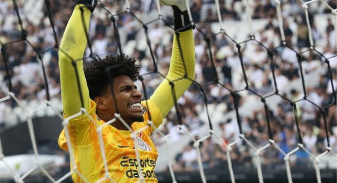 Corinthians recua e ‘aceita’ pagar multa ao Flamengo para Hugo Souza jogar na Copa do Brasil