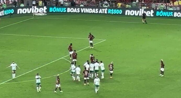 É o Nenê chorão! Jogador do Juventude reclama da arbitragem, é expulso e vira piada na web
