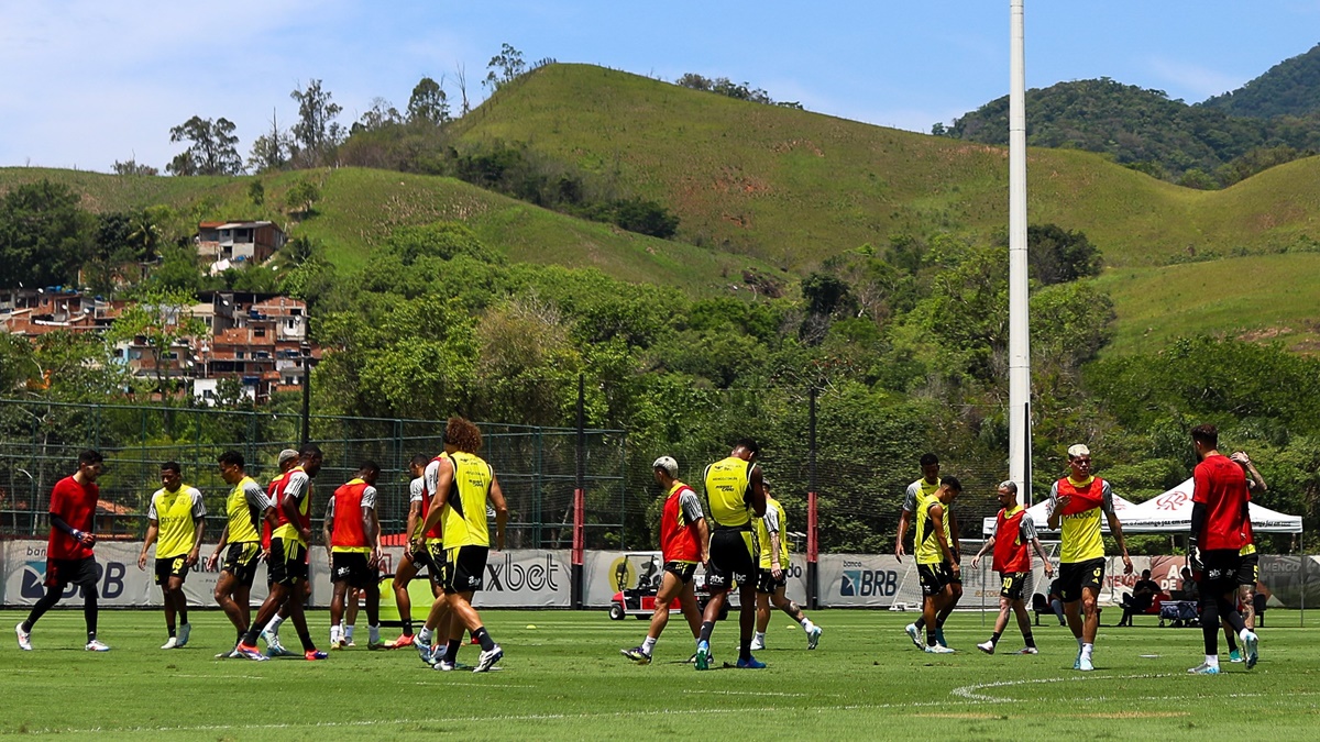 Filipe Luis uses an unprecedented trio in Flamengo training