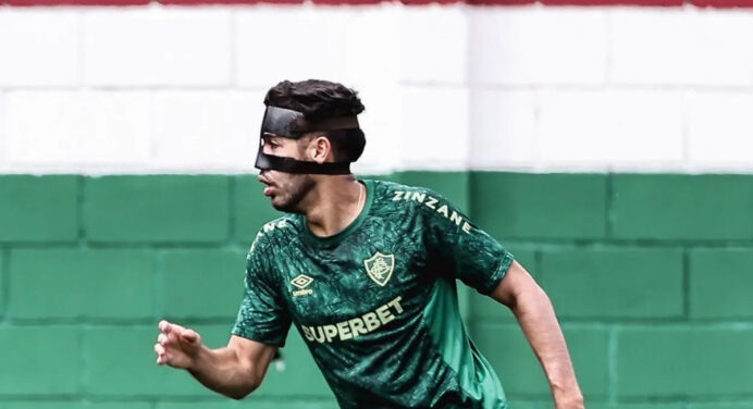 Fluminense comemora reforço para jogo contra o Flamengo no Brasileirão