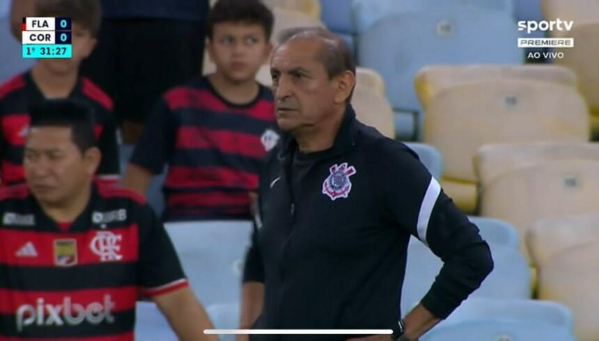 “Só tem a Copa do Brasil”: Técnico do Corinthians alfineta Flamengo após derrota no Maracanã