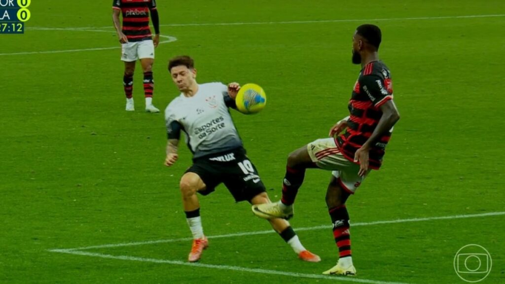 ASSALTARAM O FLAMENGO! Daronco deixa de dar pênalti escandaloso em toque de mão em jogo do Corinthians