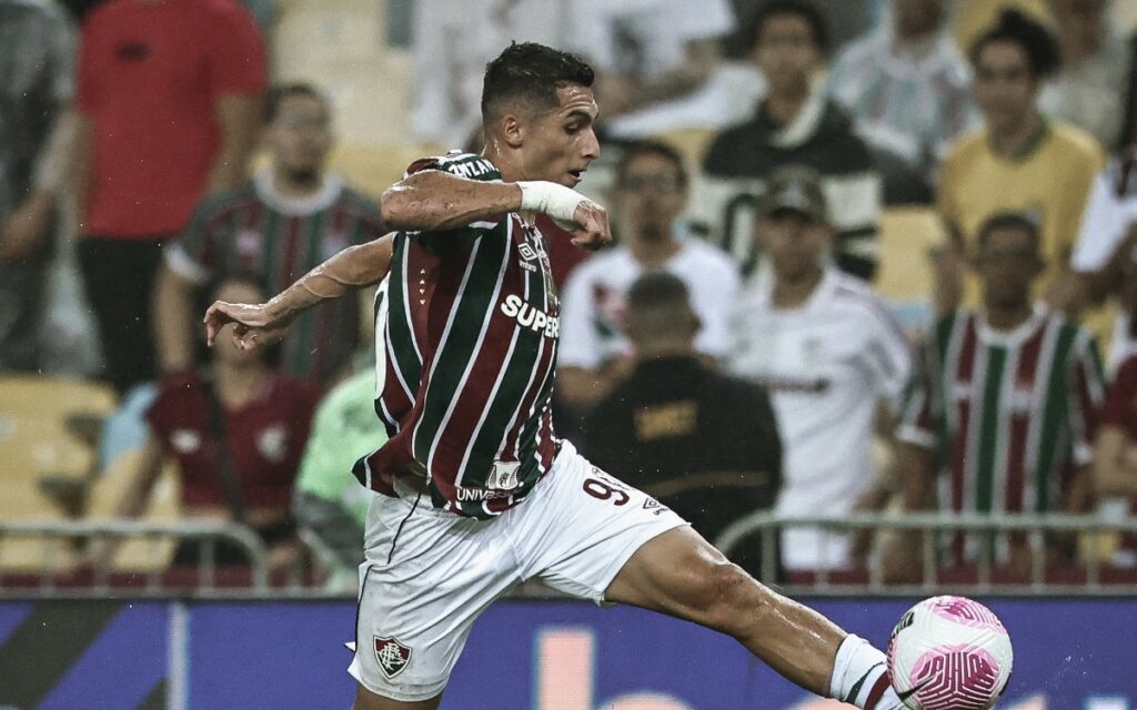 Atacante do Fluminense sofre lesão e está fora de jogo contra o Flamengo, pelo Brasileirão