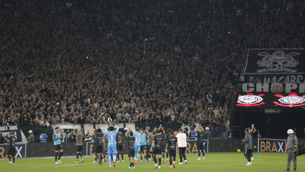 Torcida do Corinthians na Neo Química Arena