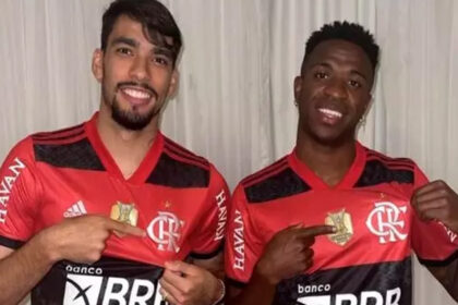 Vini Jr e Lucas Paquetá com a camisa do Flamengo