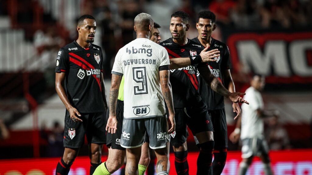 Atlético-MG perde para lanterna do Brasileirão antes de jogo com Flamengo