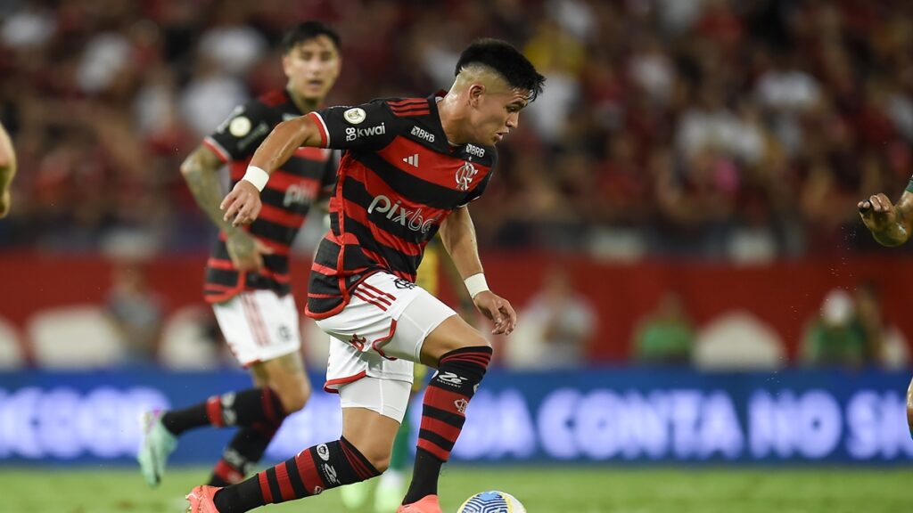 Alcaraz manda recado após ser substituído em jogo do Flamengo