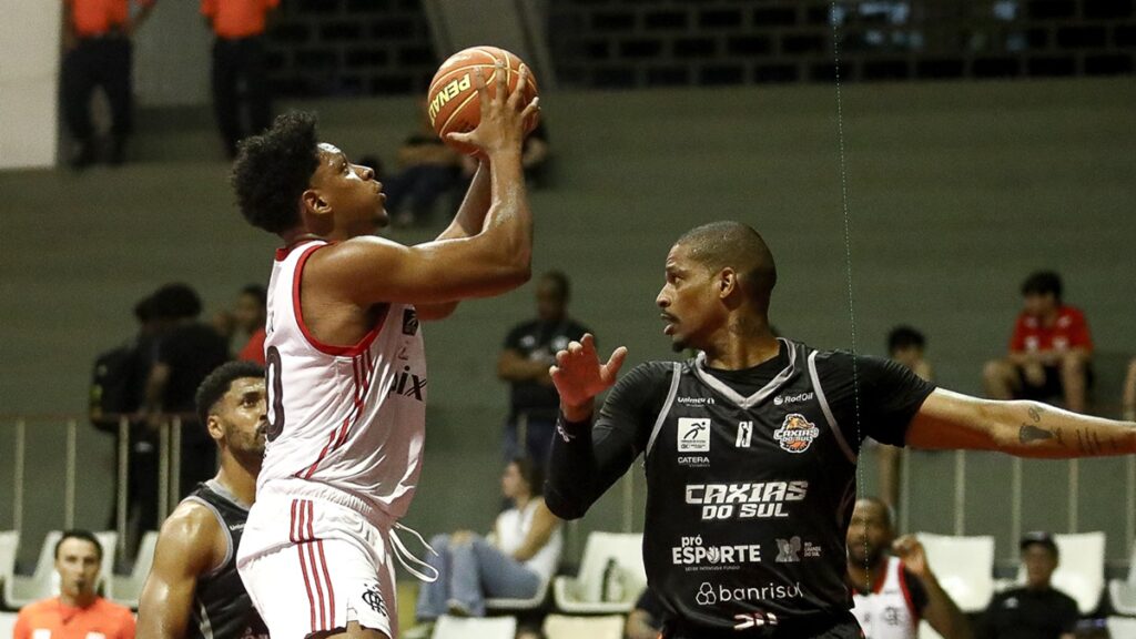 Flamengo atropela Caxias do Sul e segue no topo do NBB