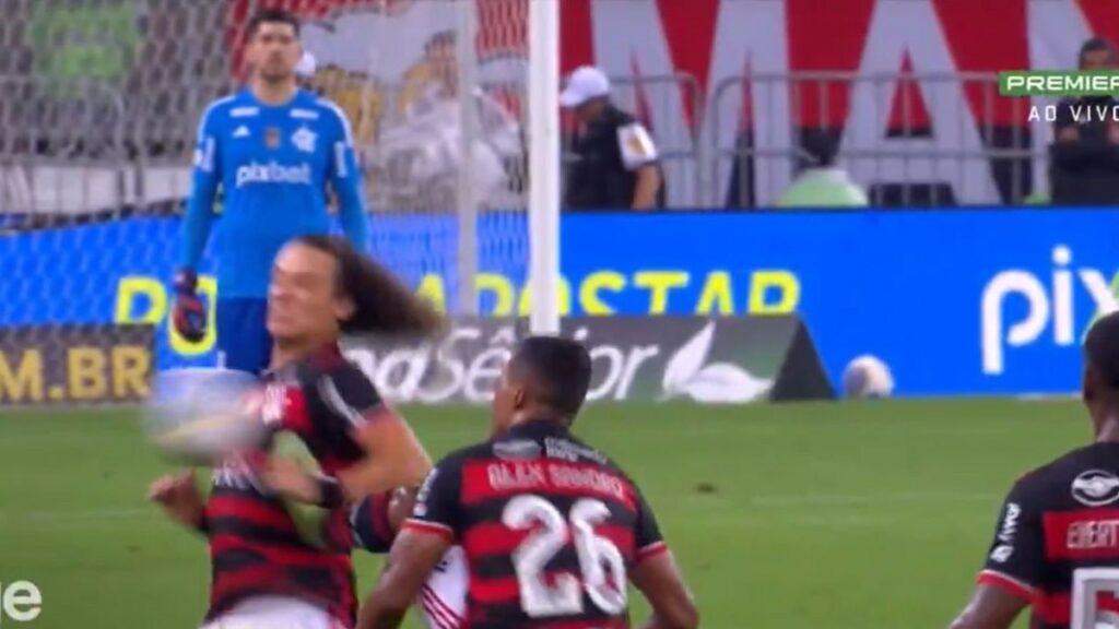 Alex Sandro manda recado à torcida do Flamengo e diz que deveria ter ‘sido expulso’ em lance com David Luiz