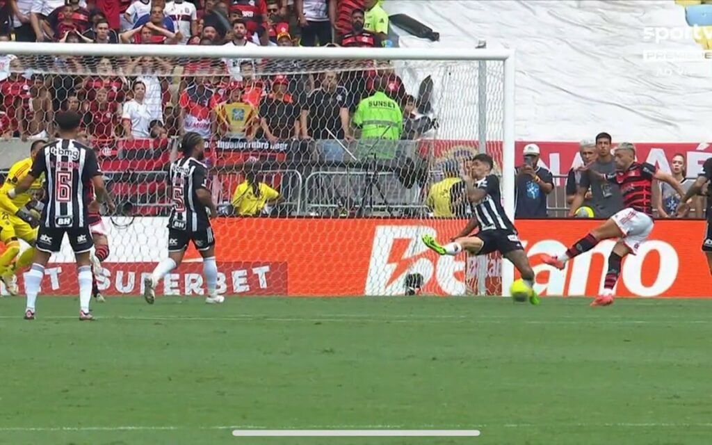 PAI DO ATLÉTICO-MG! Arrascaeta marca golaço pelo Flamengo, explode o Maracanã e as redes sociais