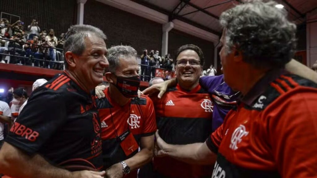 “Quem implorou apoio foi você”: candidatos à presidência do Flamengo se atacam sobre apoio de Landim