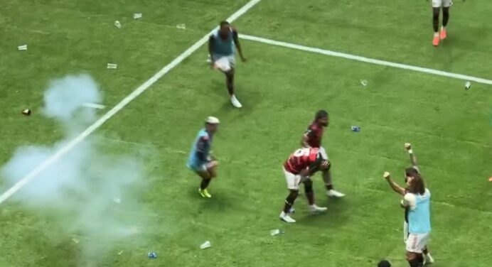 Jogador do Flamengo repudia atitude de torcedores do Atlético-MG na final da Copa do Brasil: “Inaceitável”