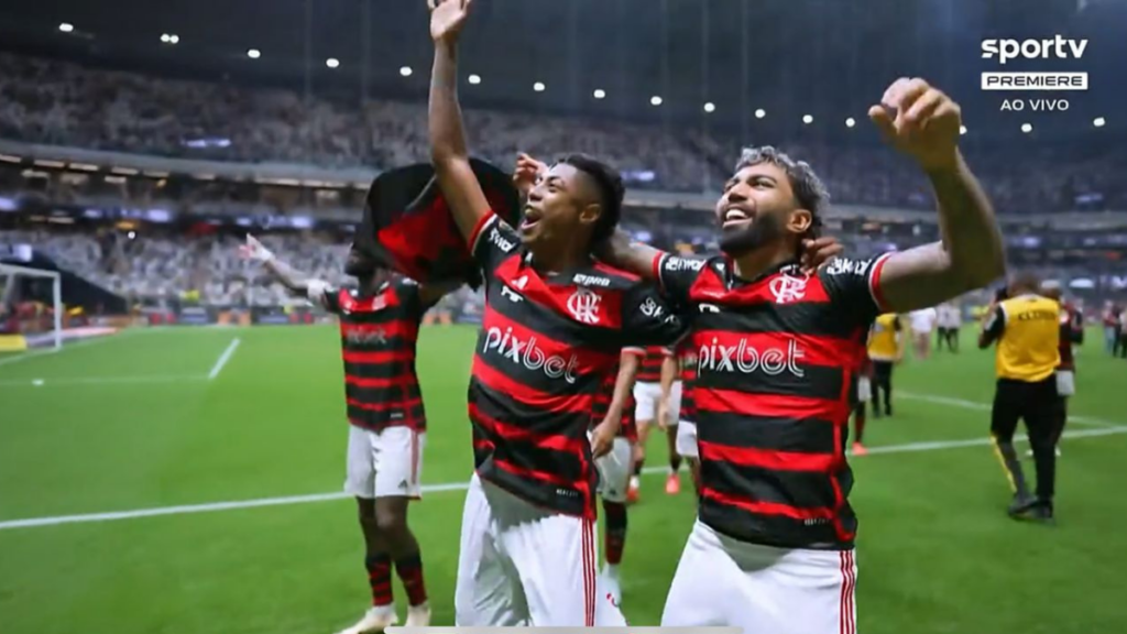 Bruno Henrique se emociona ao igualar marca histórica de Zico e Júnior