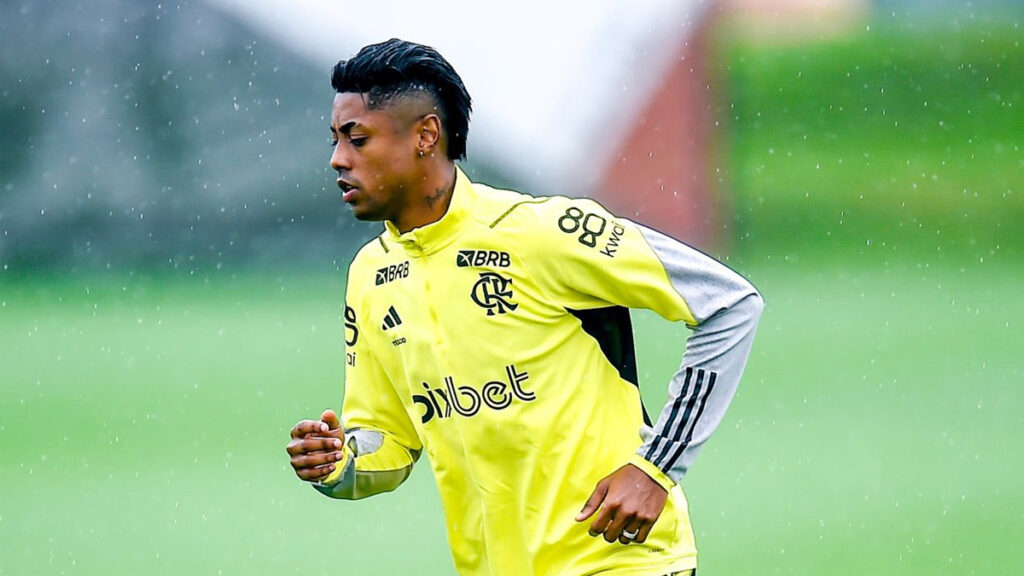 Bruno Henrique durante treino do Flamengo no CT Ninho do Urubu