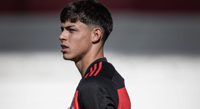 Atacante do Flamengo projeta duelo com Botafogo e mostra confiança em título