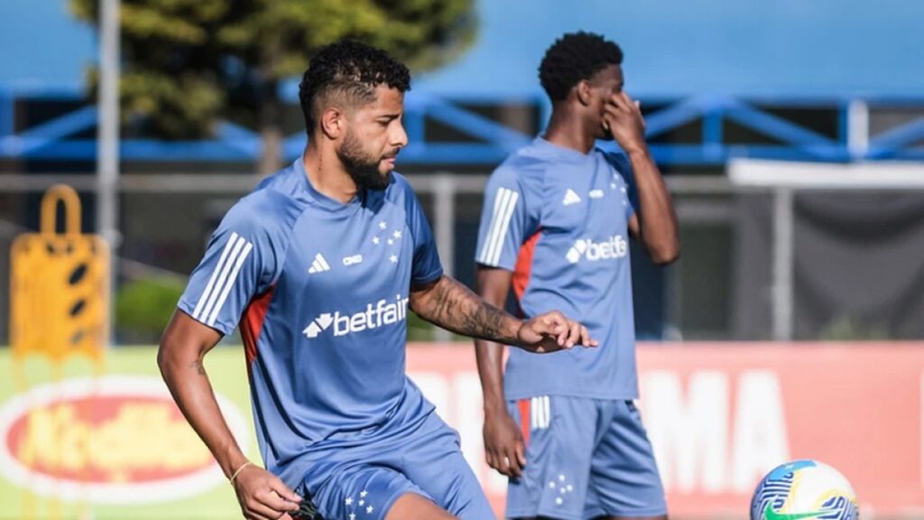 Cruzeiro tem 2 desfalques e 11 pendurados para jogo contra o Flamengo hoje