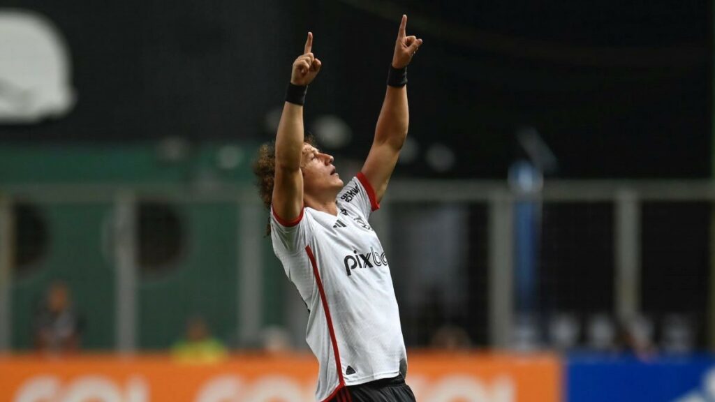 David Luiz conta curiosidade de gol de falta pelo Flamengo e revela ‘desafio’ com jogador do Cruzeiro