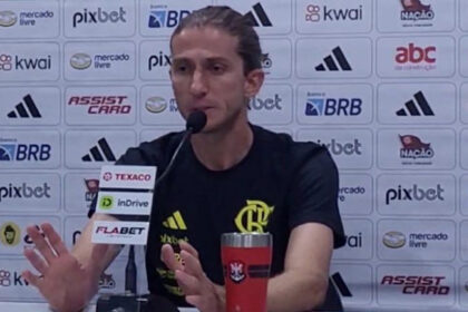 Filipe Luís em coletiva no Flamengo