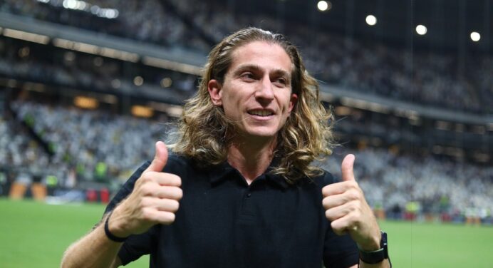 Ex-jogador do Vasco se derrete por Filipe Luís após título do Flamengo: “Nos dá esperança” 