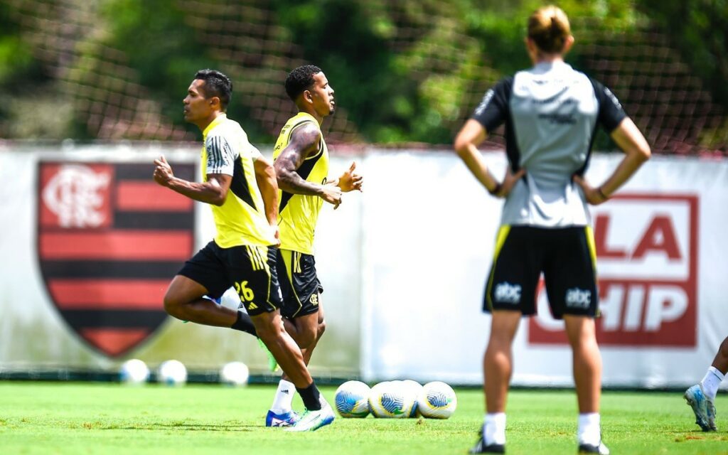 Filipe Luís comanda penúltimo treino antes de jogo do Flamengo contra Cuiabá, pelo Brasileirão