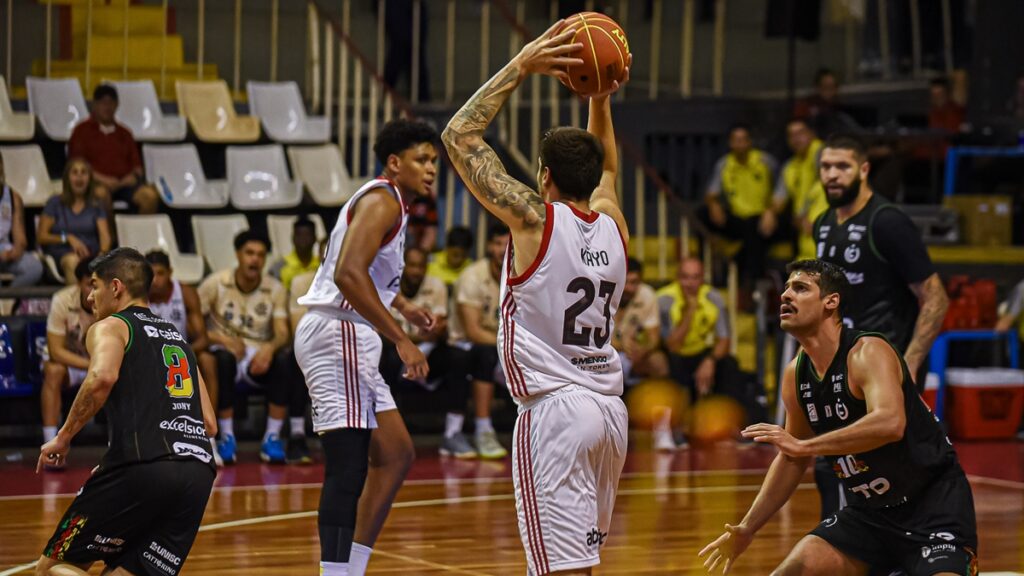 Flamengo atropela União Corinthians e se recupera no NBB