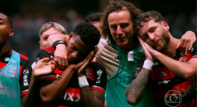 Plata e Léo Pereira fazem comemoração à la Curry em gol do Flamengo contra Atlético-MG, pela Copa do Brasil 