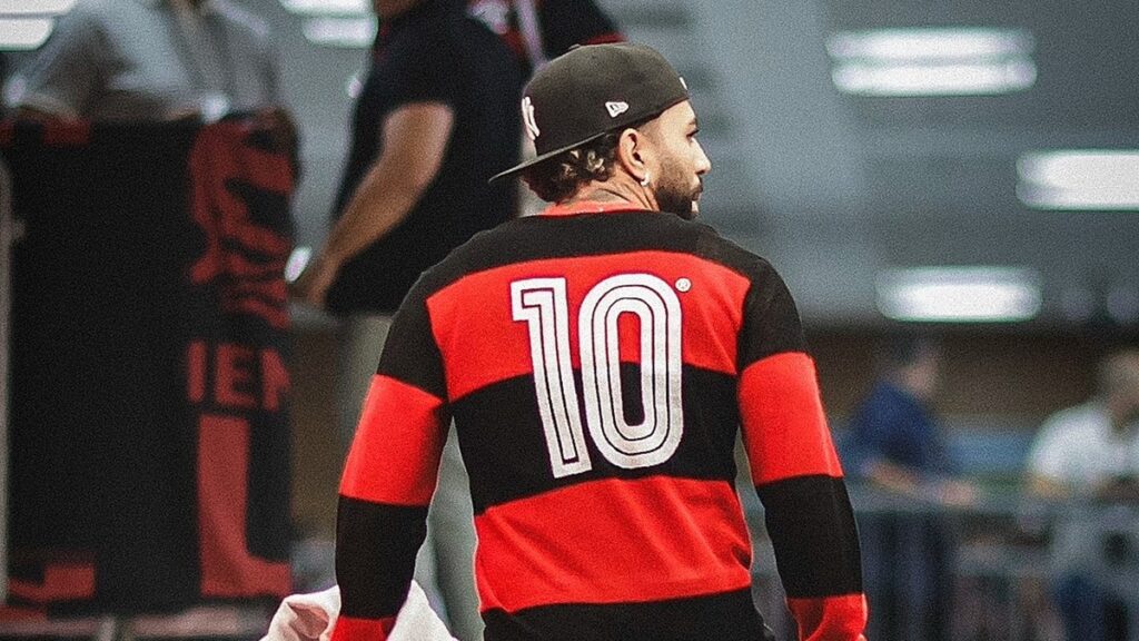 Despedida? Gabigol posta fotos com camisa do Flamengo e menciona Zico