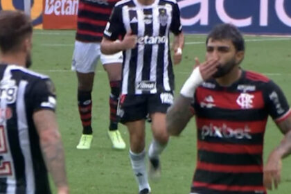 Gabigol manda beijo contra o Atlético-MG