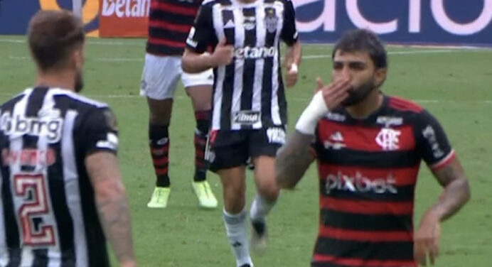Gabigol provoca lateral do Atlético-MG, manda beijo e deixa rivais furiosos