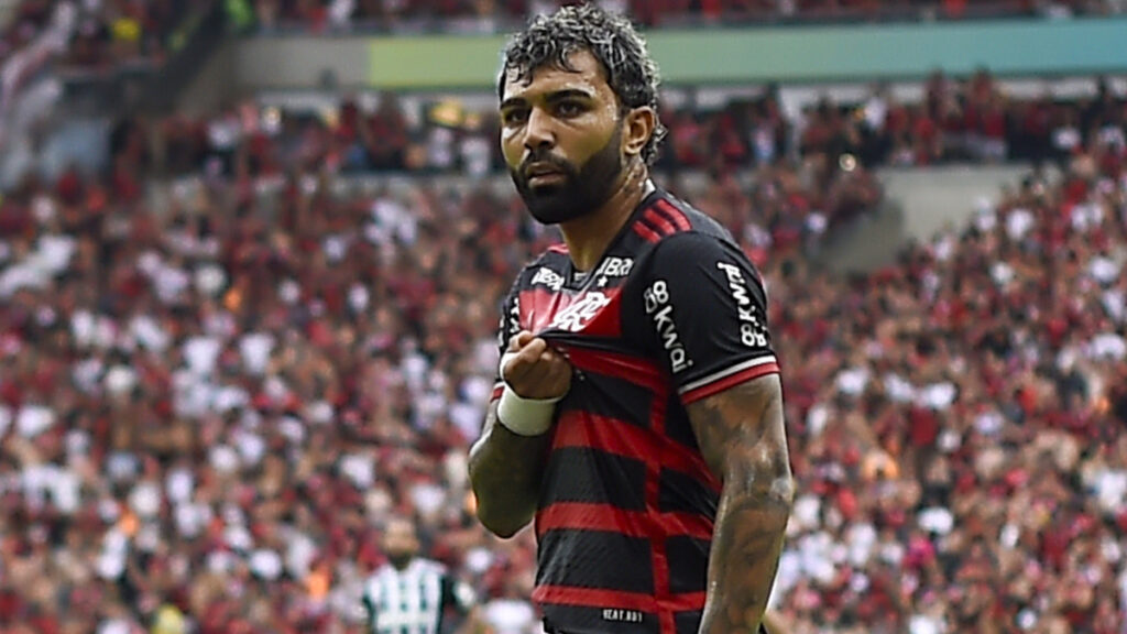 Gabigol comemora gol pelo Flamengo no Maracanã