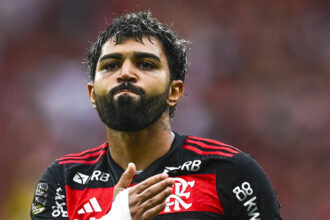 Gabigol comemora gol pelo Flamengo, no Maracanã