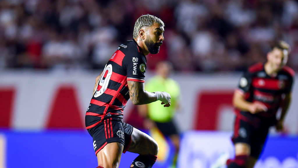 Contagem regressiva! Pendurado, Gabigol tem mais 3 jogos para se despedir do Flamengo