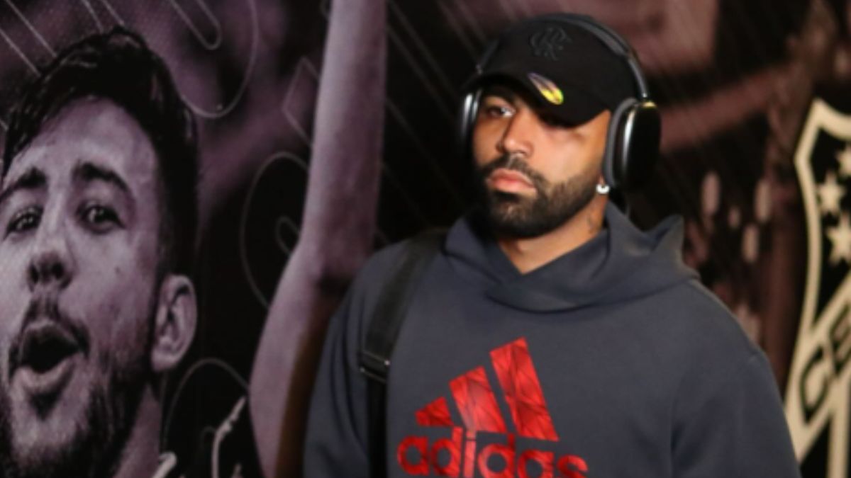 Gabigol inicia 'live' inusitada no YouTube �s v�speras de fim de contrato com o Flamengo