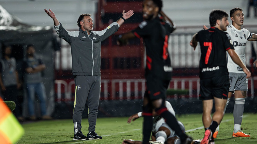 Técnico do Atlético-MG faz promessa à torcida antes de final contra o Flamengo