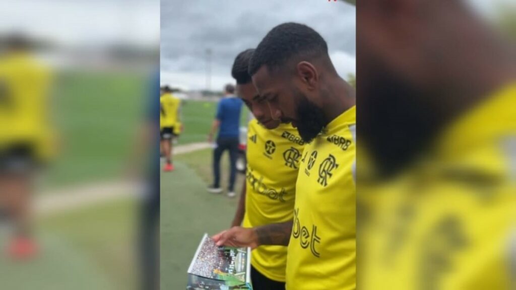 Gerson e Bruno Henrique admiram fotos do título da Libertadores do Fla e pedem: “Tem como voltar esse filme?”