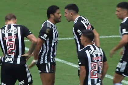 Hulk e Battaglia discutem durante vitória do Flamengo na Copa do Brasil