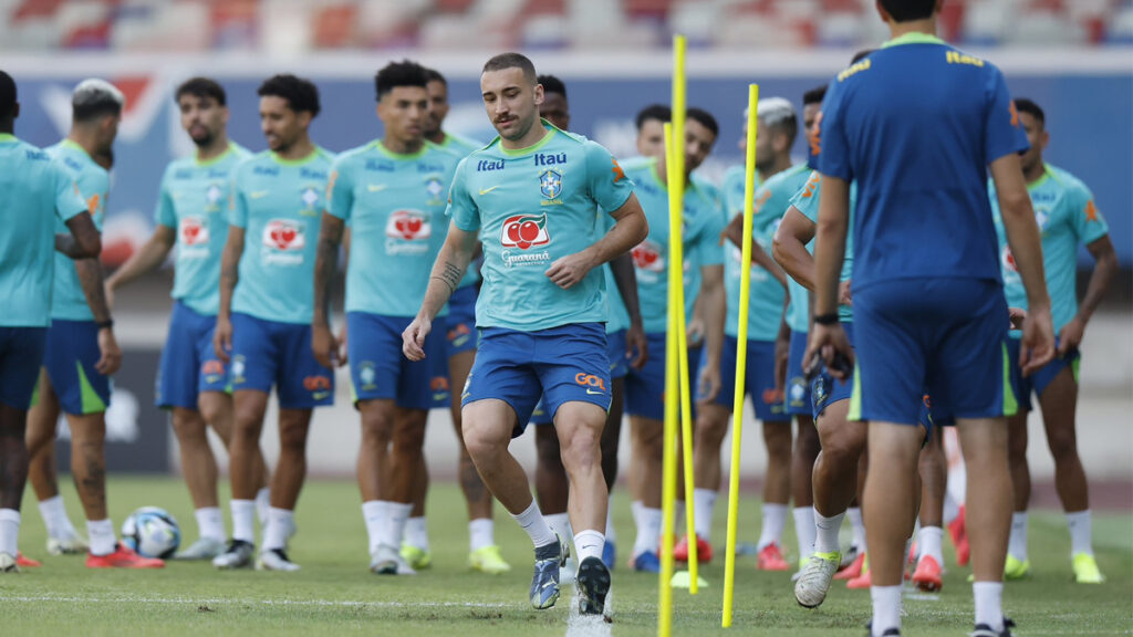 Léo Ortiz, do Flamengo, durante treino da Seleção Brasileira