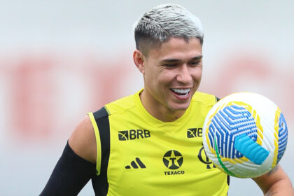 Luiz Araújo durante treino do Flamengo