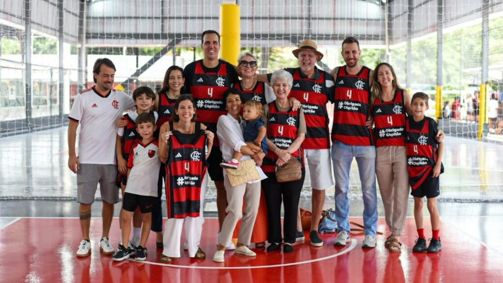 Ídolo do Flamengo, Marcelinho vira nome de quadra na Gávea; evento tem ‘saia justa’