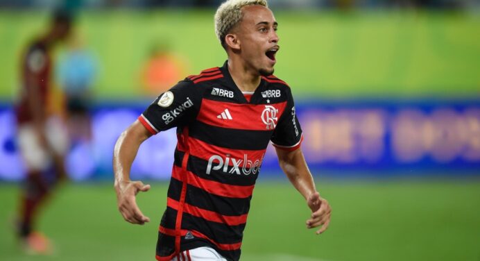 Matheus Gonçalves surpreende em dedicatória especial de gol na vitória do Flamengo