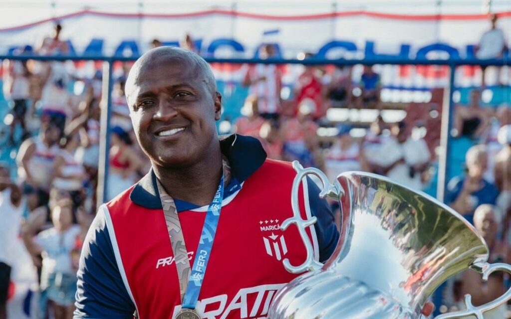 Ex-jogador do Flamengo é campeão como técnico de time carioca