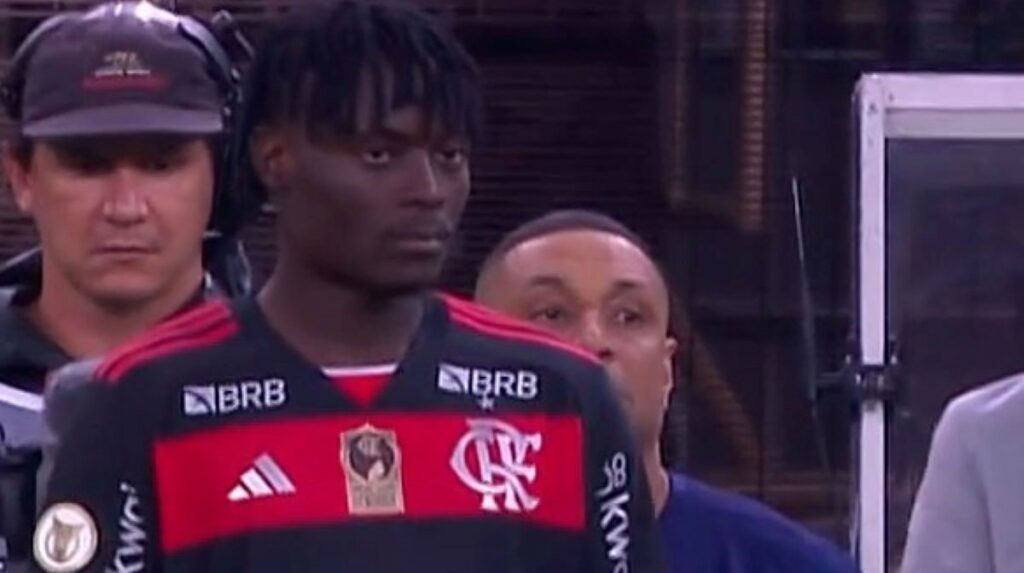 Shola se emociona com estreia no time profissional do Flamengo: “Sonho com isso a minha vida toda”