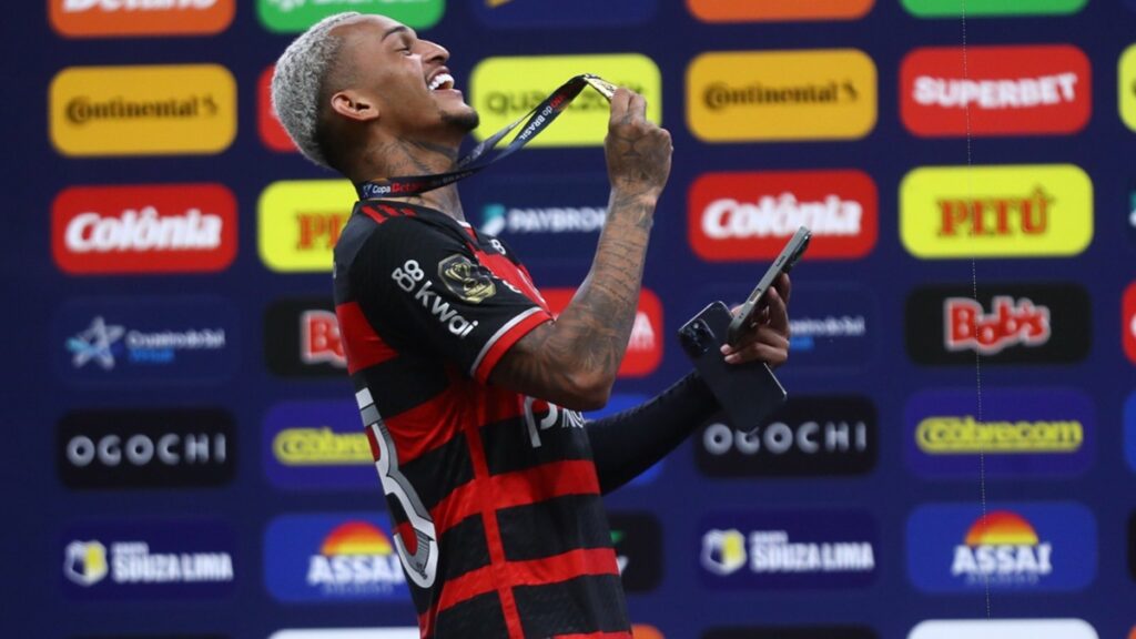 Wesley recebe novas sondagens e pode deixar Flamengo em janeiro